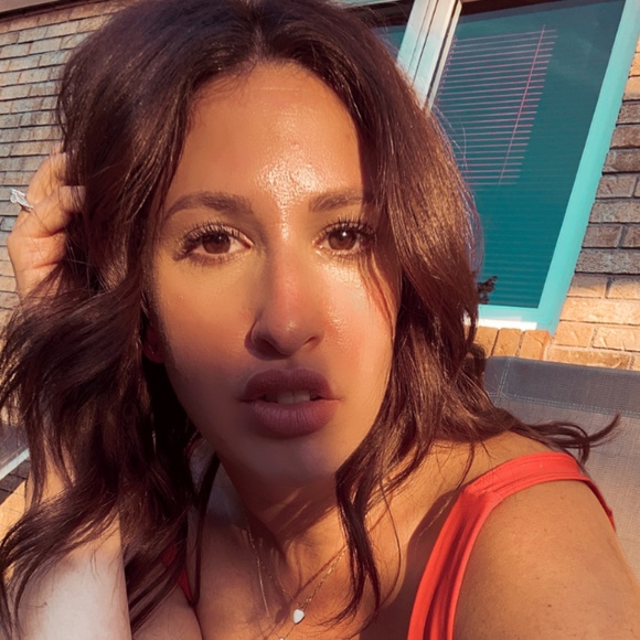 Meet your Posher, Arielle - Picture 1 of 1